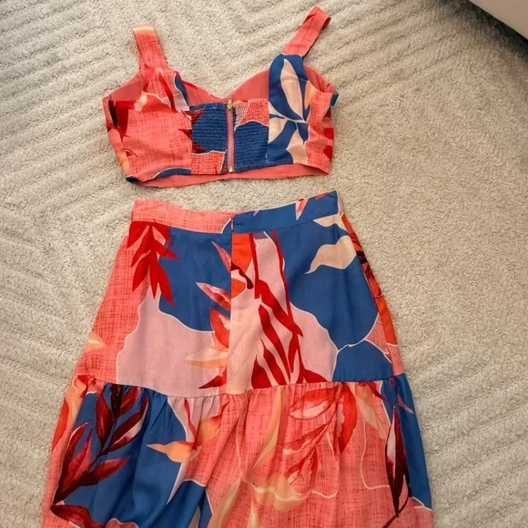 Like New! Women’s Floral Print Top and Maxi Skirt - Size Small - Picture 7 of 7